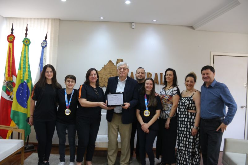 Attilio Tosin recebe homenagem por premiação estadual