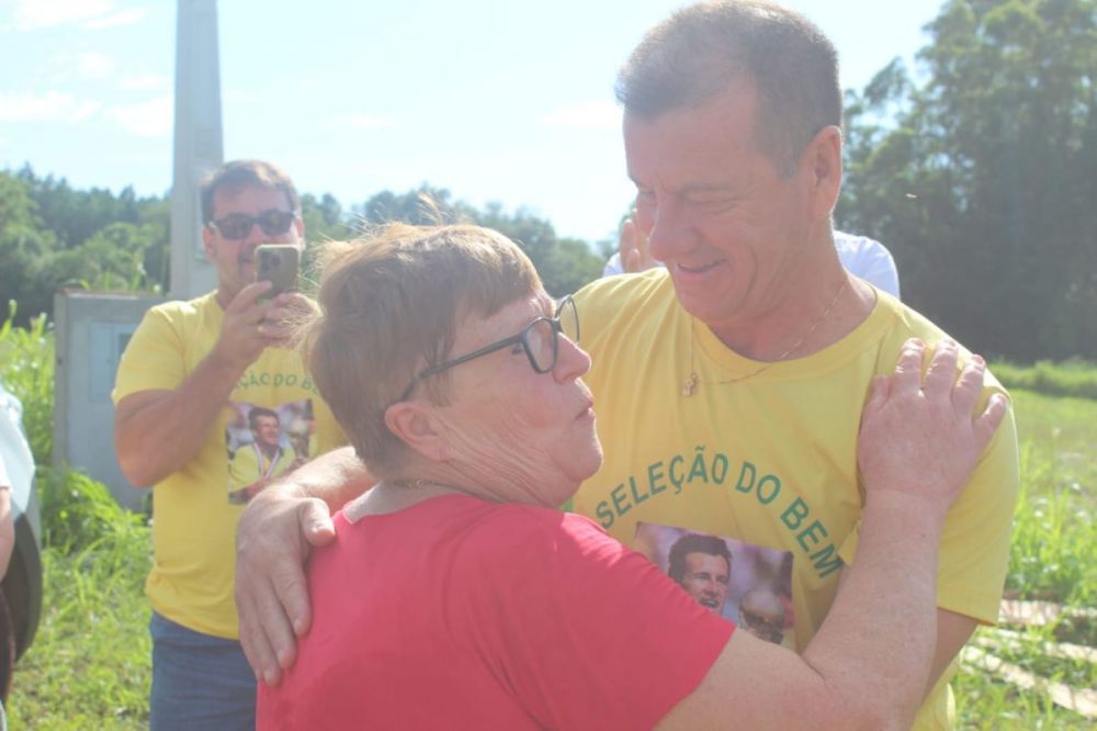 Enquanto políticos só prometem e nada fazem, ex-capitão Dunga auxilia de verdade no Vale