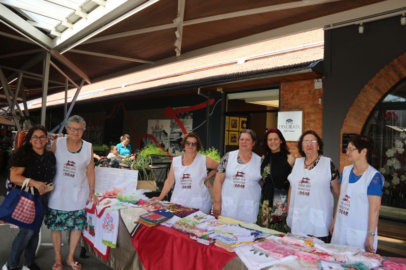  Grupo “Mãos que produzem para doar” promovem última feira do ano