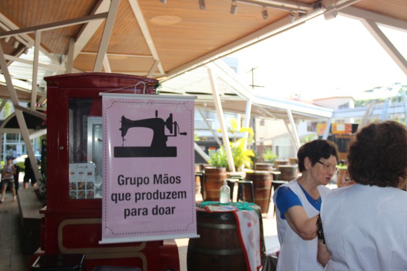  Grupo “Mãos que produzem para doar” promovem última feira do ano