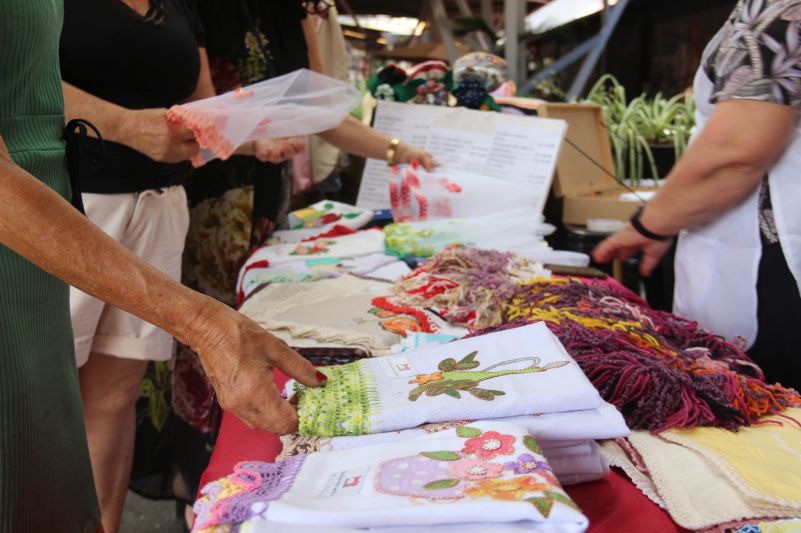  Grupo “Mãos que produzem para doar” promovem última feira do ano