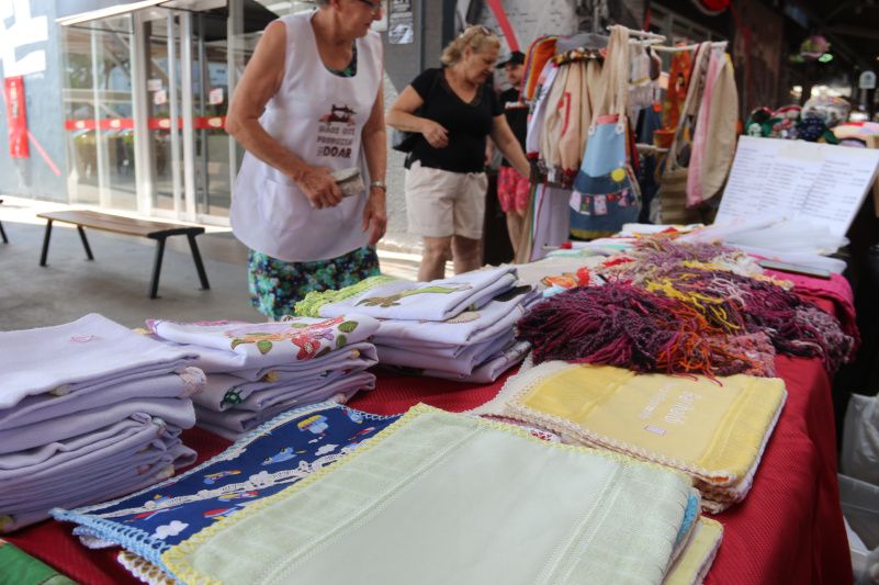  Grupo “Mãos que produzem para doar” promovem última feira do ano