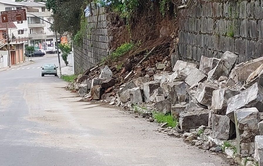  Trânsito já está liberado na rua Alencar Araripe 