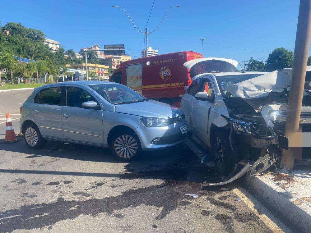  Três pessoas ficam feridas após colisão na BR 470