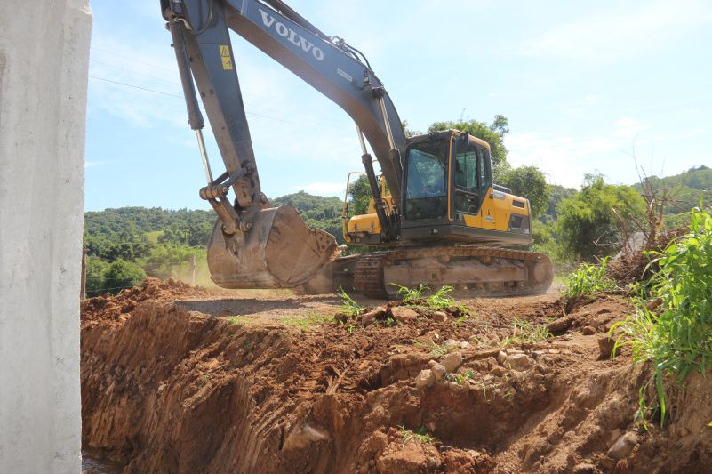  Instalação das galerias de drenagem segue em São Roque