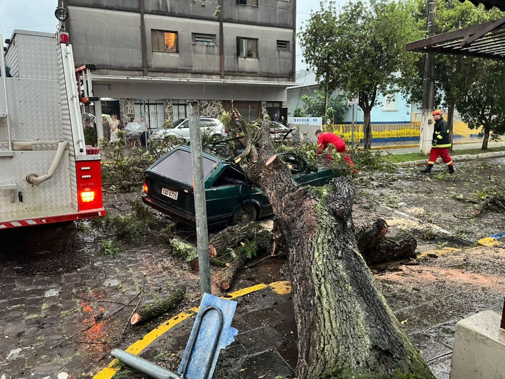  Temporal provoca danos e deixa dois feridos em Garibaldi