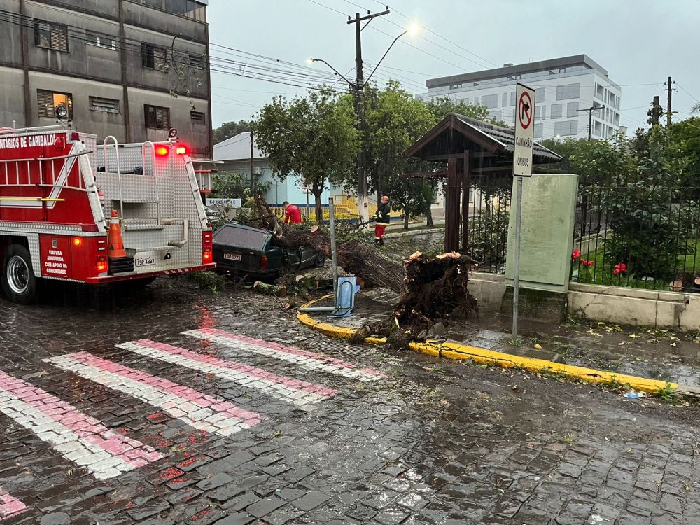  Temporal provoca danos e deixa dois feridos em Garibaldi