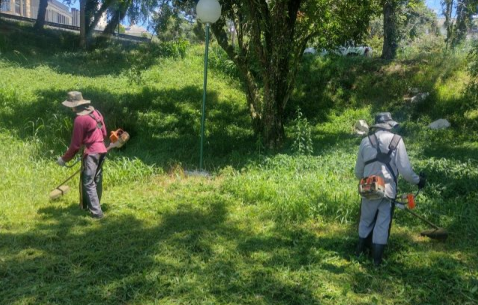   Equipes intensificam limpeza das ruas e manutenção das praças