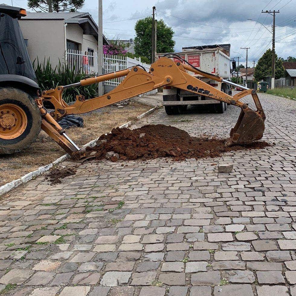  Inicia a pavimentação da Rua Fioravante Baldasso, em Barbosa