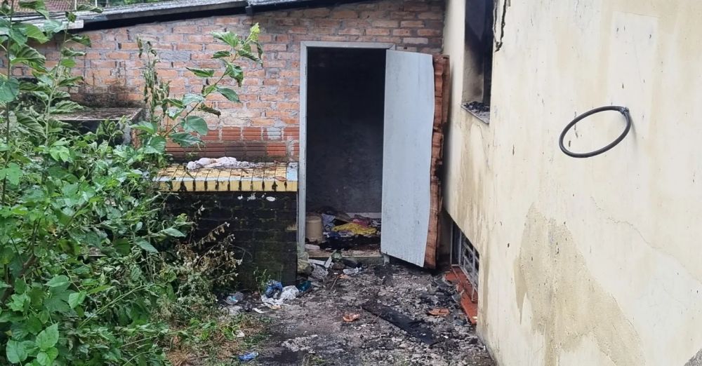 Incêndio atinge imóvel abandonado em Bento Gonçalves 