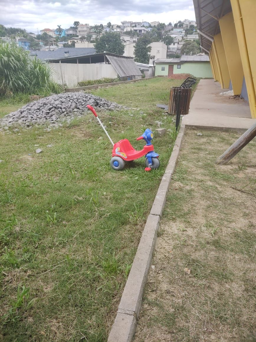 Moradores reclamam das condições da praça no Chácaras