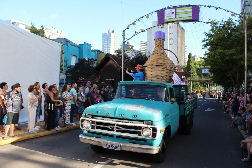Desfile Cultural marca a programação do Bento em Vindima 