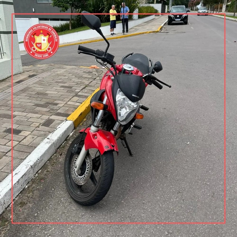 Colisão entre carro e motocicleta resulta em dois feridos