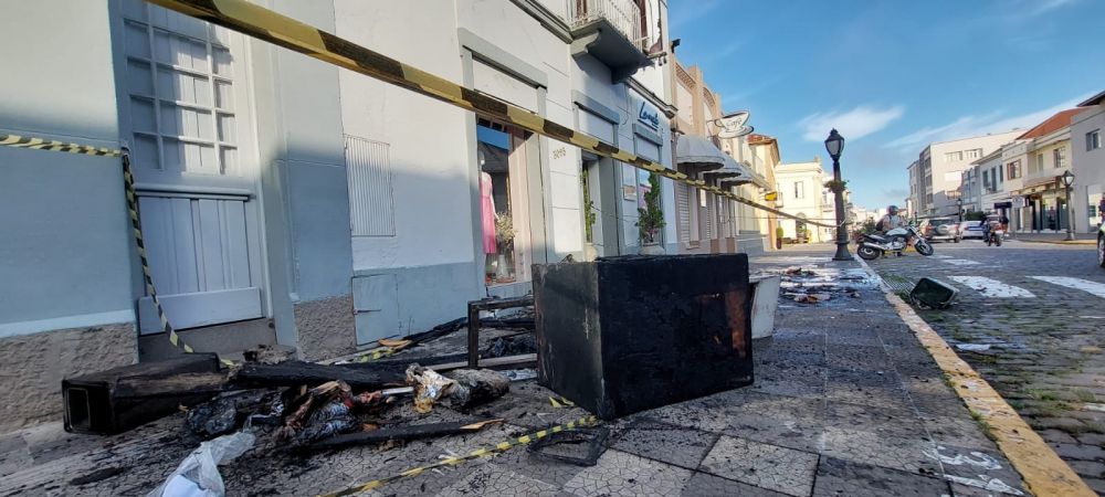  Incêndio atinge prédio no Centro Histórico em Garibaldi 