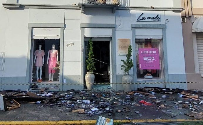  Incêndio atinge prédio no Centro Histórico em Garibaldi 