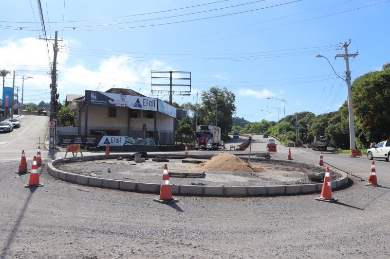 Seguem as obras na rótula de acesso principal de Garibaldi