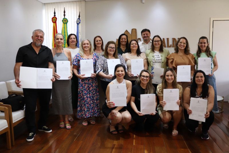 Diretores das escolas recebem termo de posse 