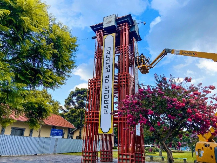  Instaladas novas lonas de identificação nas torres metálicas