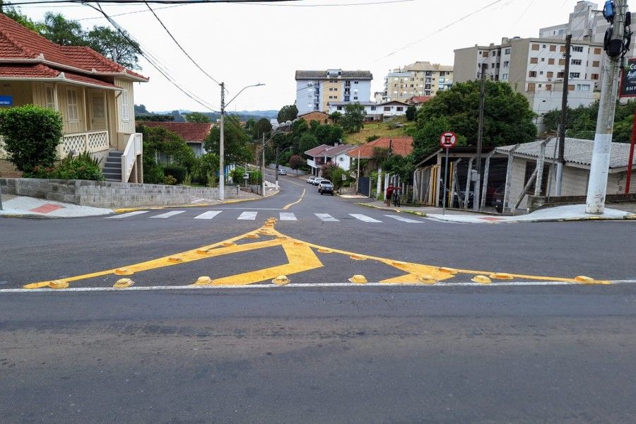 Três ruas de Carlos Barbosa têm asfaltamento concluído