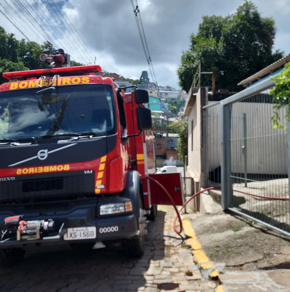  Incêndio danifica residência em Bento Gonçalves