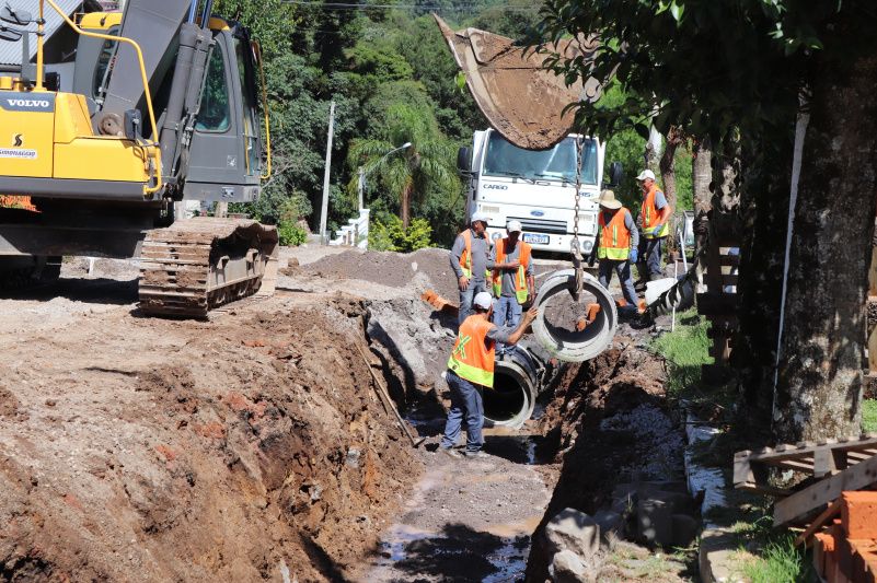  Seguem as obras para prolongamento da Rua Luiz Furlanetto