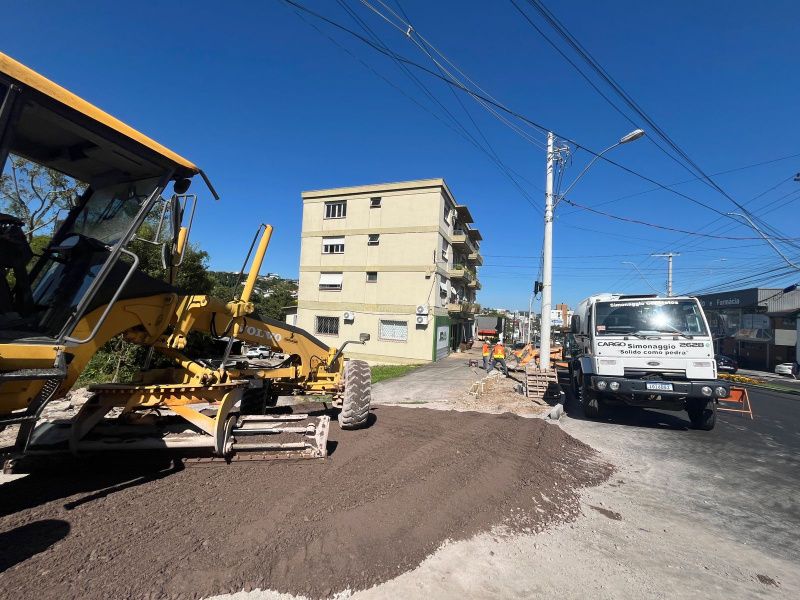 Calçadas são colocadas na rótula de acesso de Garibaldi