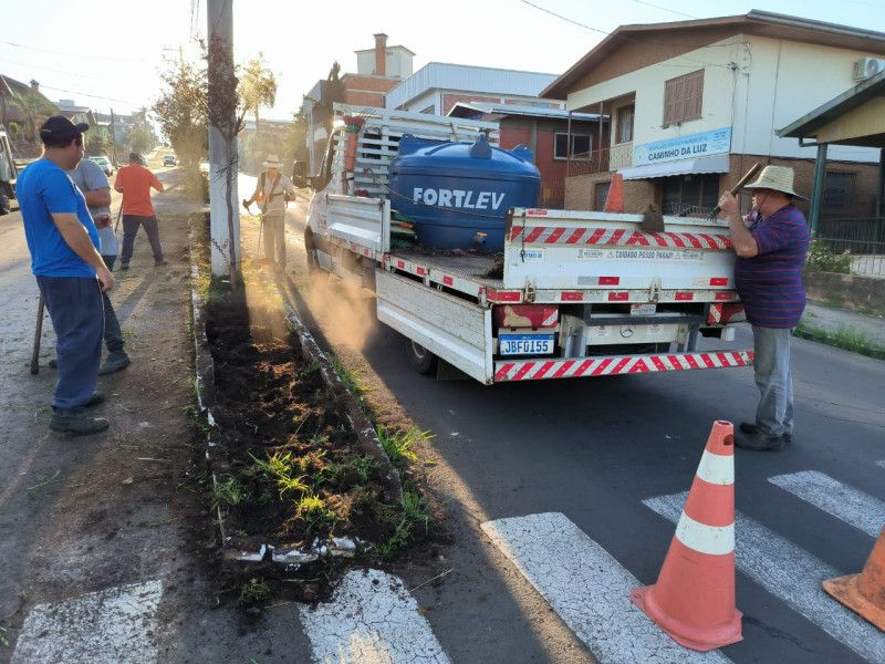  Avenida Saldanha Marinho recebe novas flores