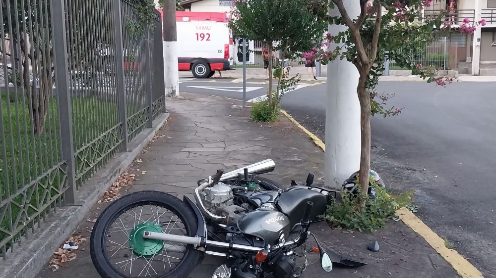  Motociclista fica ferido após queda em Carlos Barbosa 