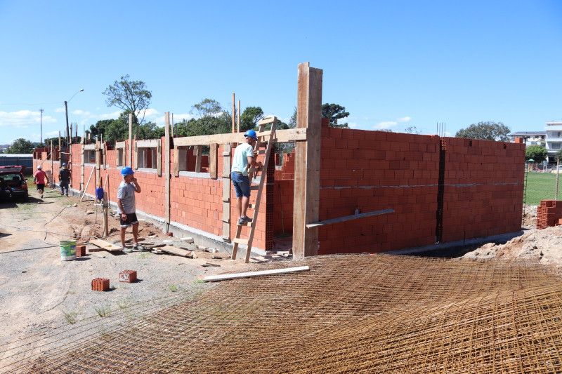 Seguem as obras no Complexo Esportivo do bairro São Francisco