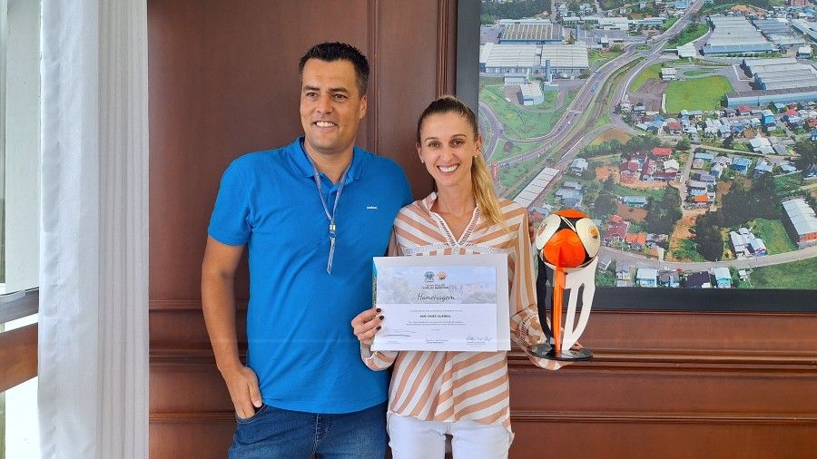 Atleta barbosense recebe homenagem do Município 