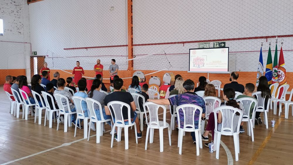 Inicia a primeira turma da Banda dos Bombeiros Voluntários