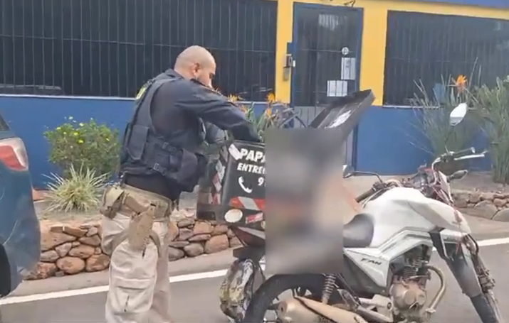 PRF prende traficante transportando 20 kg de maconha 