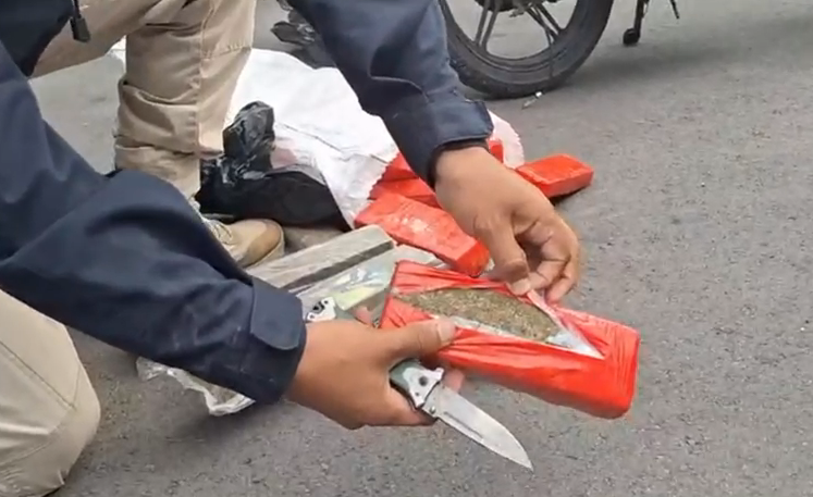 PRF prende traficante transportando 20 kg de maconha 