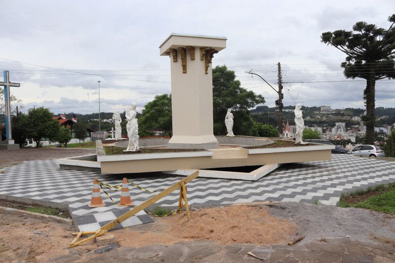  Praça da Ermida de Garibaldi está em reformas 
