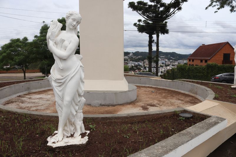  Praça da Ermida de Garibaldi está em reformas 