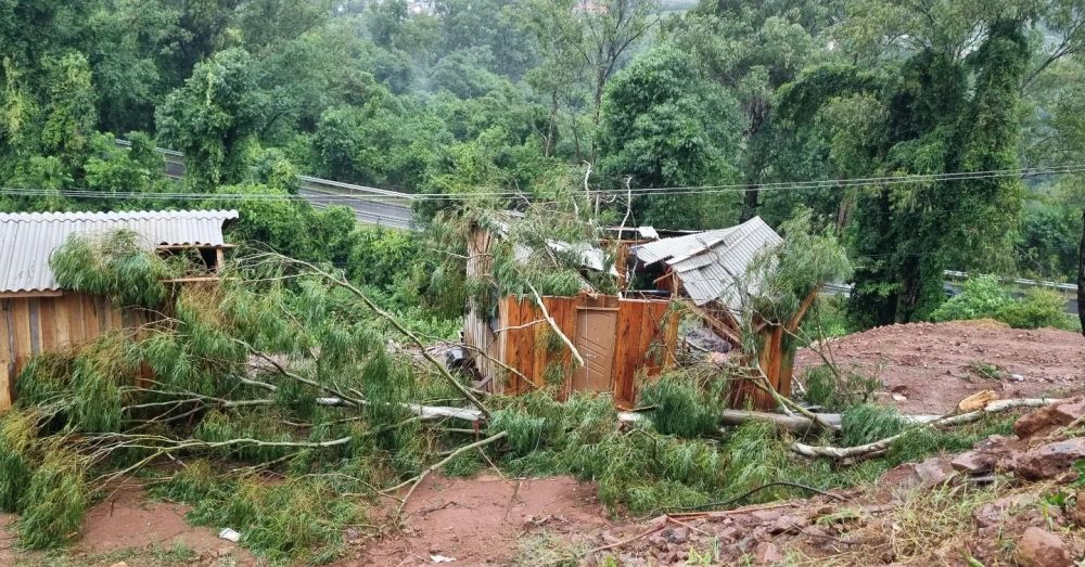 Equipes da Prefeitura trabalham em vários pontos de Bento Gonçalves