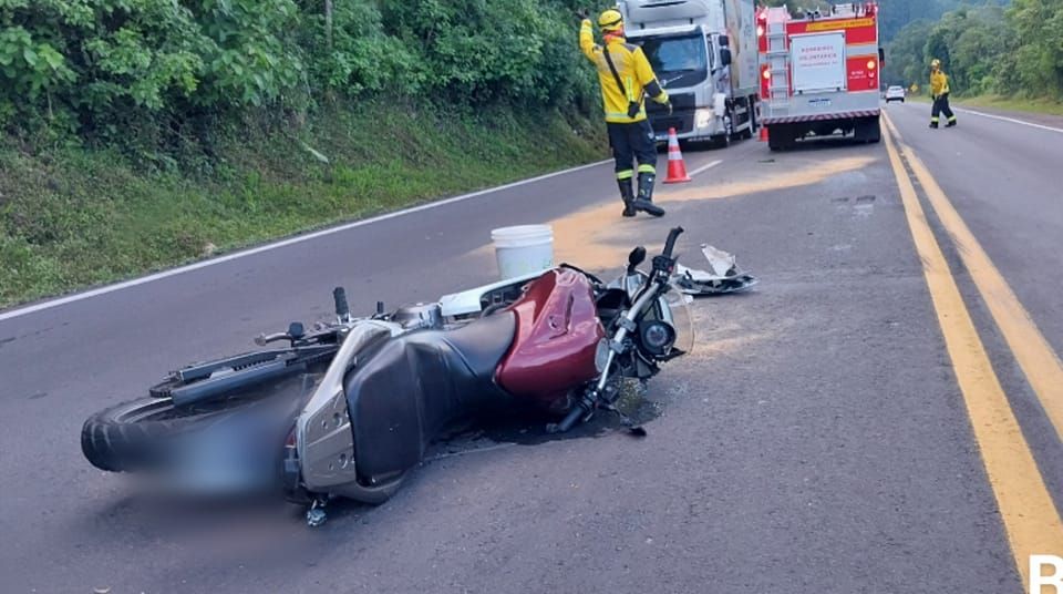 Motociclista fica ferido após queda na 446 em Carlos Barbosa