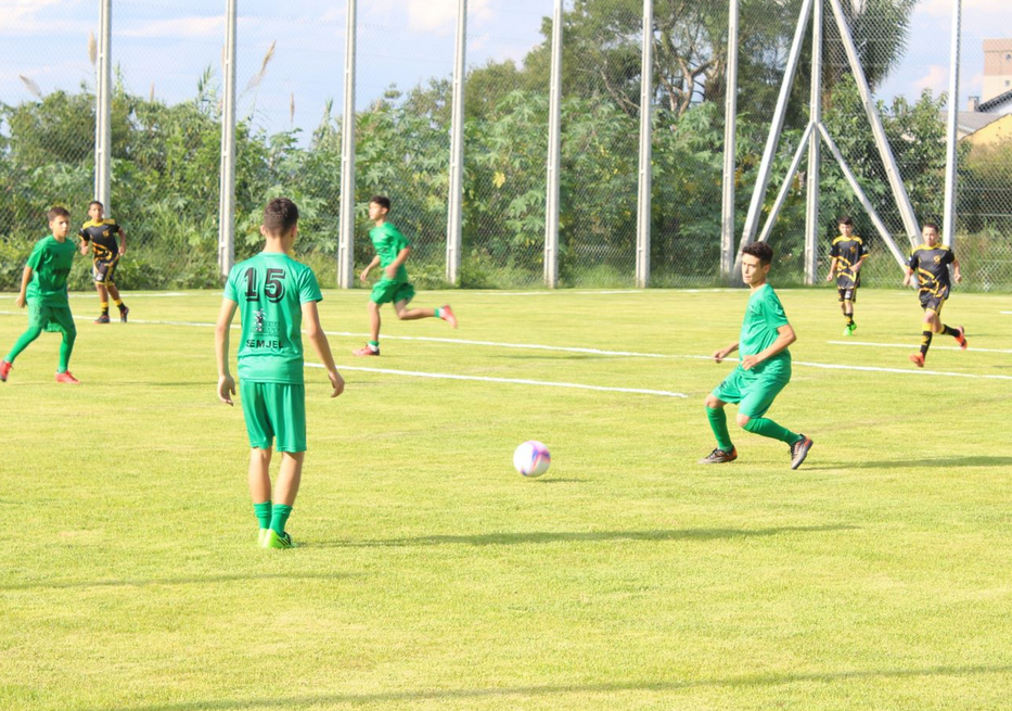Campo de Futebol 7 é inaugurado no bairro Ouro Verde