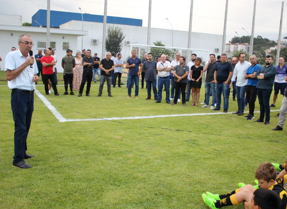 Campo de Futebol 7 é inaugurado no bairro Ouro Verde