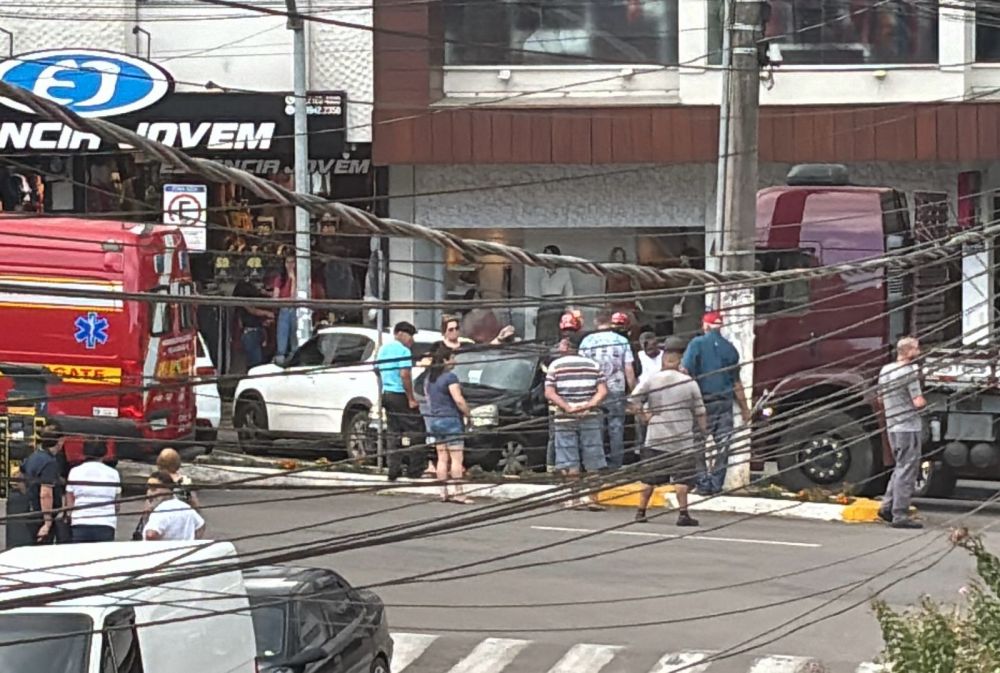 Acidente para a principal avenida de Garibaldi