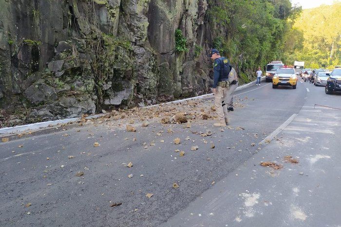 BR-470 é bloqueada na Curva da Morte em Bento Gonçalves