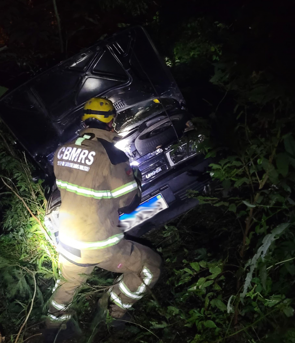 Homem fica ferido após cair em penhasco no bairro Zatt