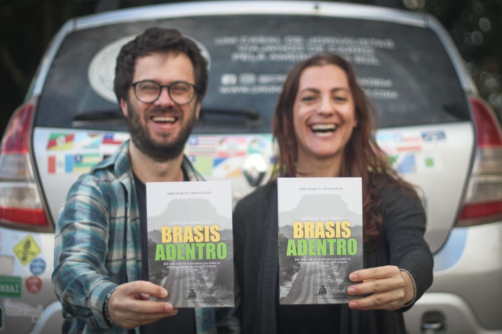 Jornalistas de Bento lançam livro sobre viagem de carro pelo Brasil