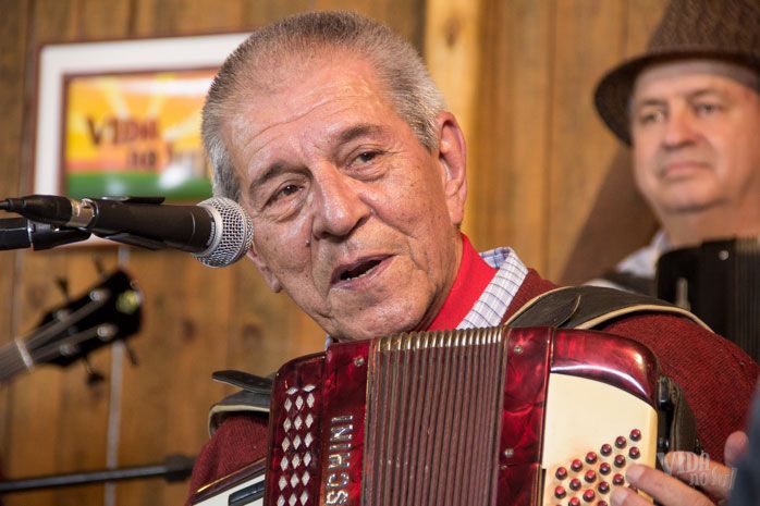 Musica tradicionalista perde o gaiteiro Albino Manique