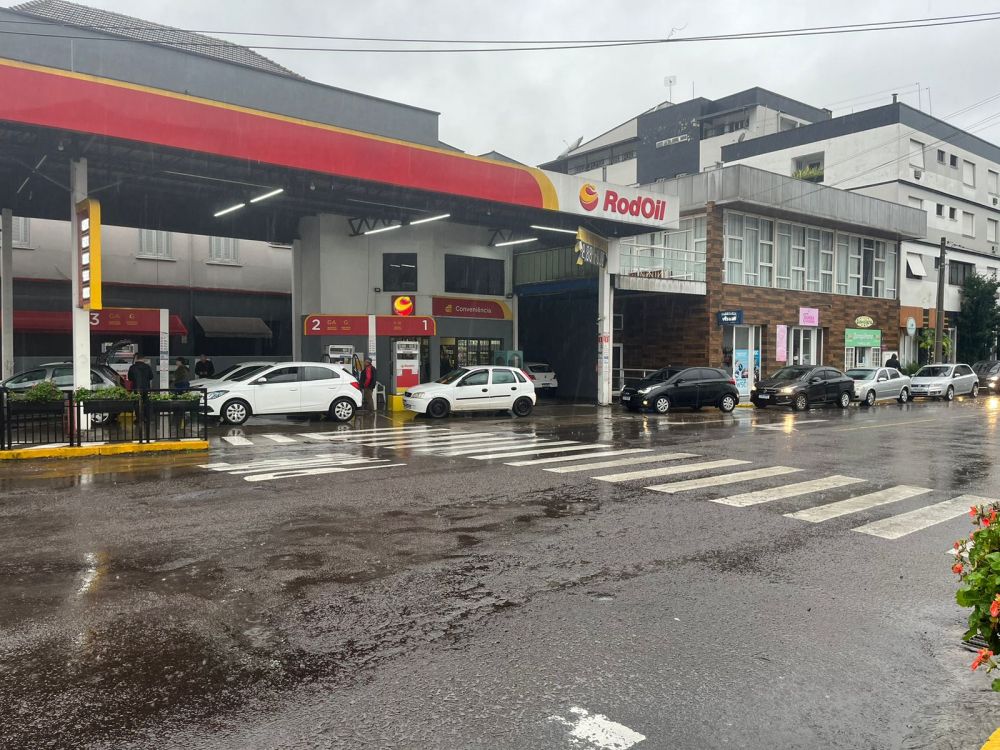 Motoristas formam filas nos postos de combustíveis de Garibaldi e Carlos Barbosa