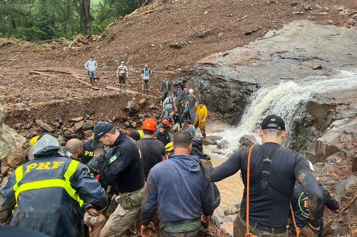 Confirmada três mortes no deslizamento da ponte entre Bento e Veranópolis