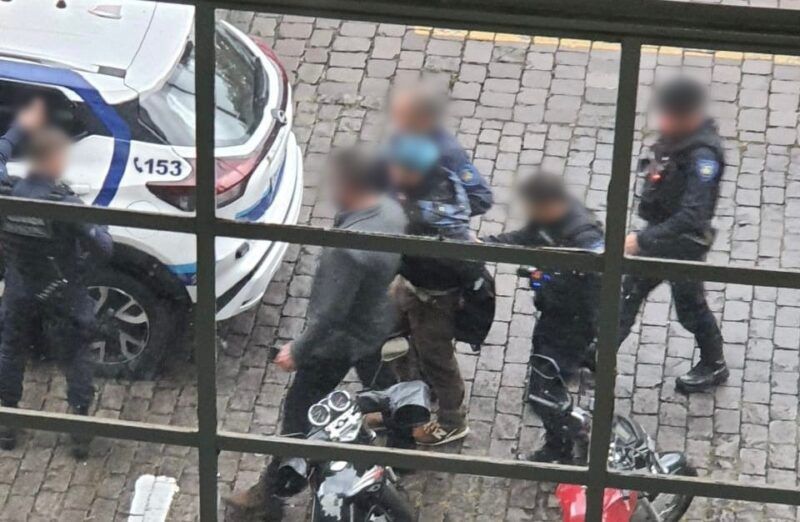 Homem invade prefeitura e tenta matar ex-namorada em Caxias