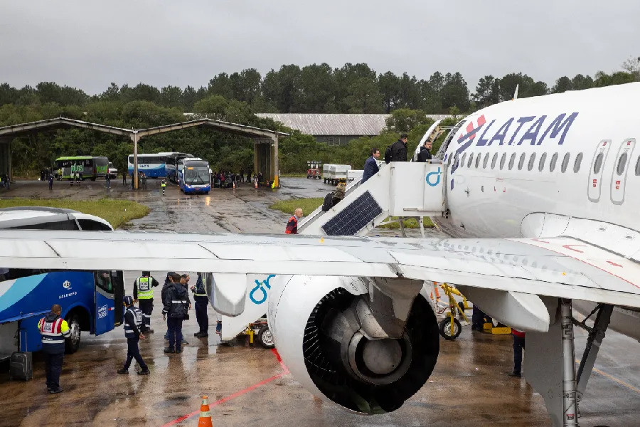 Base Aérea de Canoas recebe primeiro voo comercial de Porto Alegre