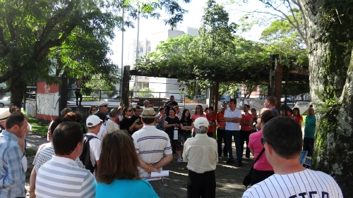 Comunidade de Garibaldi faz novo ato na antiga área da Martini