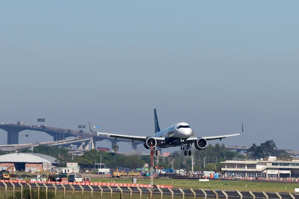 Depois de cinco meses fechado Aeroporto Salgado Filho volta a operar